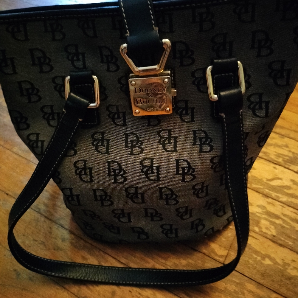 Dooney & Bourke small bucket bag